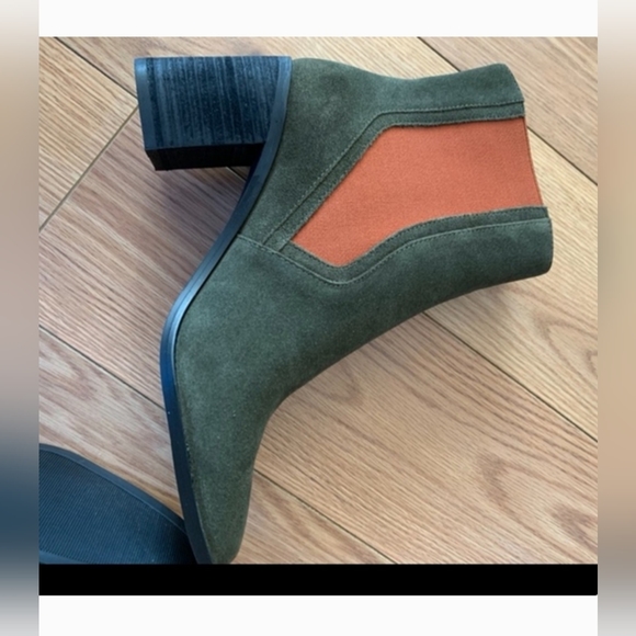 NWB LOGO BY LORI GOLDSTEIN COLL LOW SHAFT ITALIAN OLIVE ORANGE SUEDE BOOTS 9.5 - Picture 8 of 14